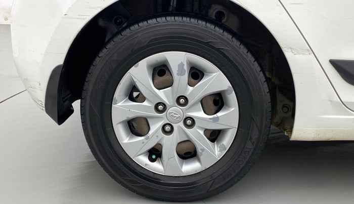 2018 Hyundai Elite i20 MAGNA EXECUTIVE 1.2, CNG, Manual, 1,06,802 km, Right Rear Wheel