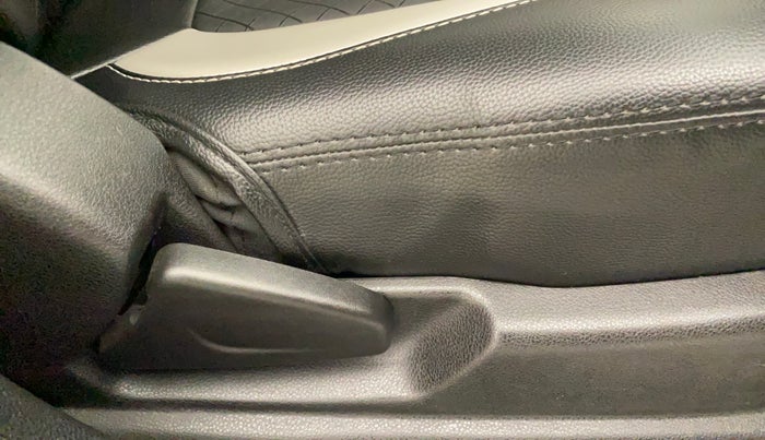 2021 Renault Kwid CLIMBER 1.0 (O), Petrol, Manual, 20,813 km, Driver Side Adjustment Panel