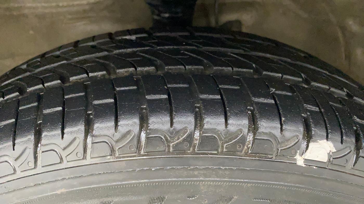 2014 Maruti Wagon R 1.0 VXI, Petrol, Manual, 55,465 km, Left Front Tyre Tread