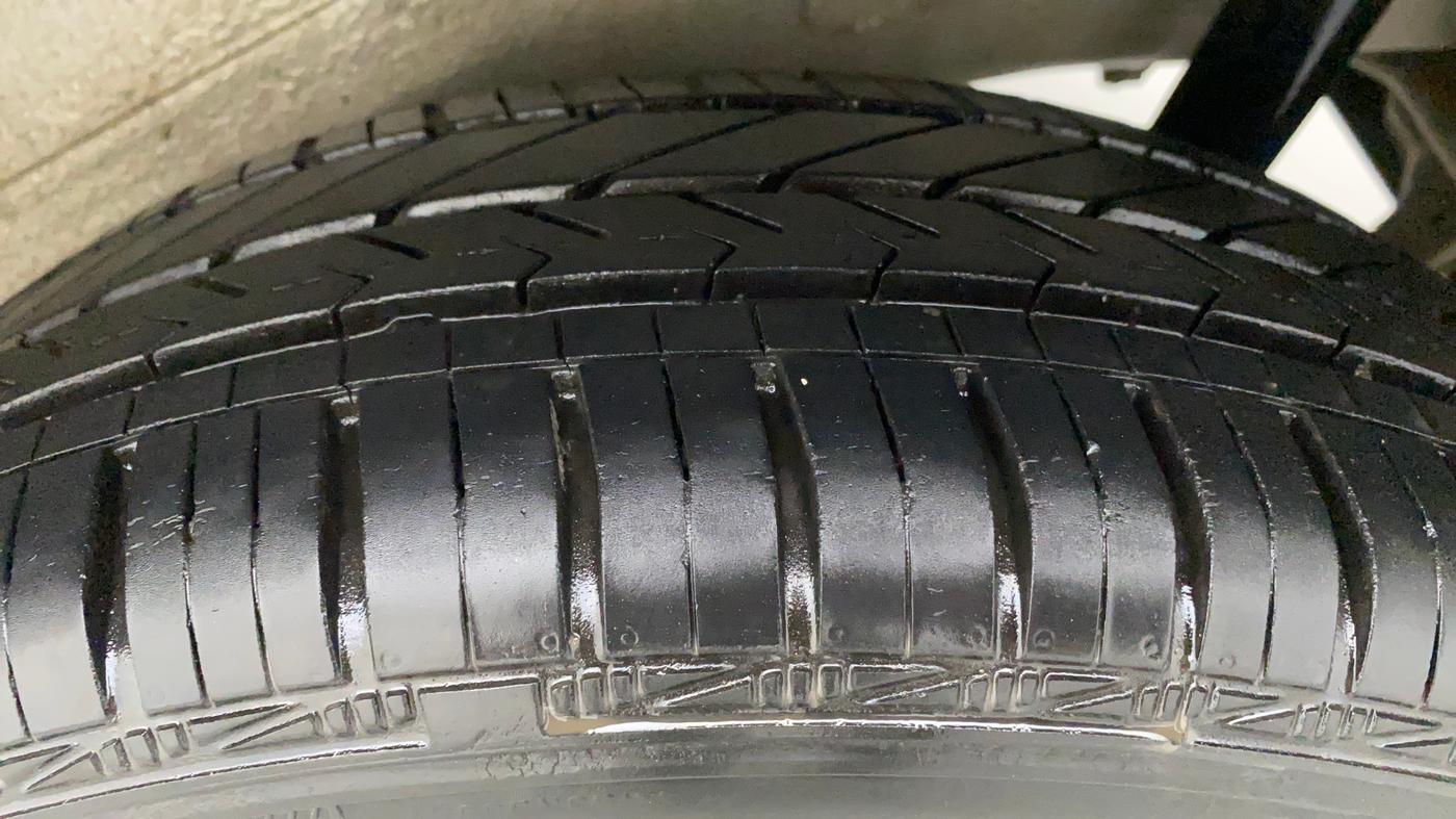 2014 Maruti Wagon R 1.0 VXI, Petrol, Manual, 55,465 km, Left Rear Tyre Tread