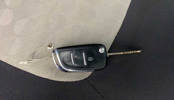 2017 Maruti Celerio VXI CNG, CNG, Manual, 1,03,371 km, Key Close Up