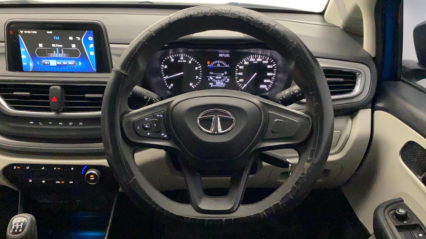 2022 Tata ALTROZ XM PLUS PETROL, Petrol, Manual, 30,462 km, Steering Wheel Close Up