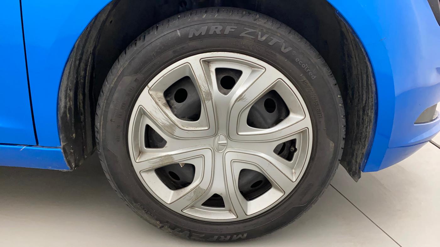 2022 Tata ALTROZ XM PLUS PETROL, Petrol, Manual, 30,462 km, Right Front Wheel