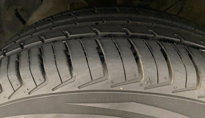 2019 Hyundai NEW SANTRO MAGNA AMT, Petrol, Automatic, 26,418 km, Left Front Tyre Tread