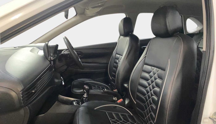2022 Hyundai NEW I20 SPORTZ 1.5 MT, Diesel, Manual, 26,303 km, Right Side Front Door Cabin