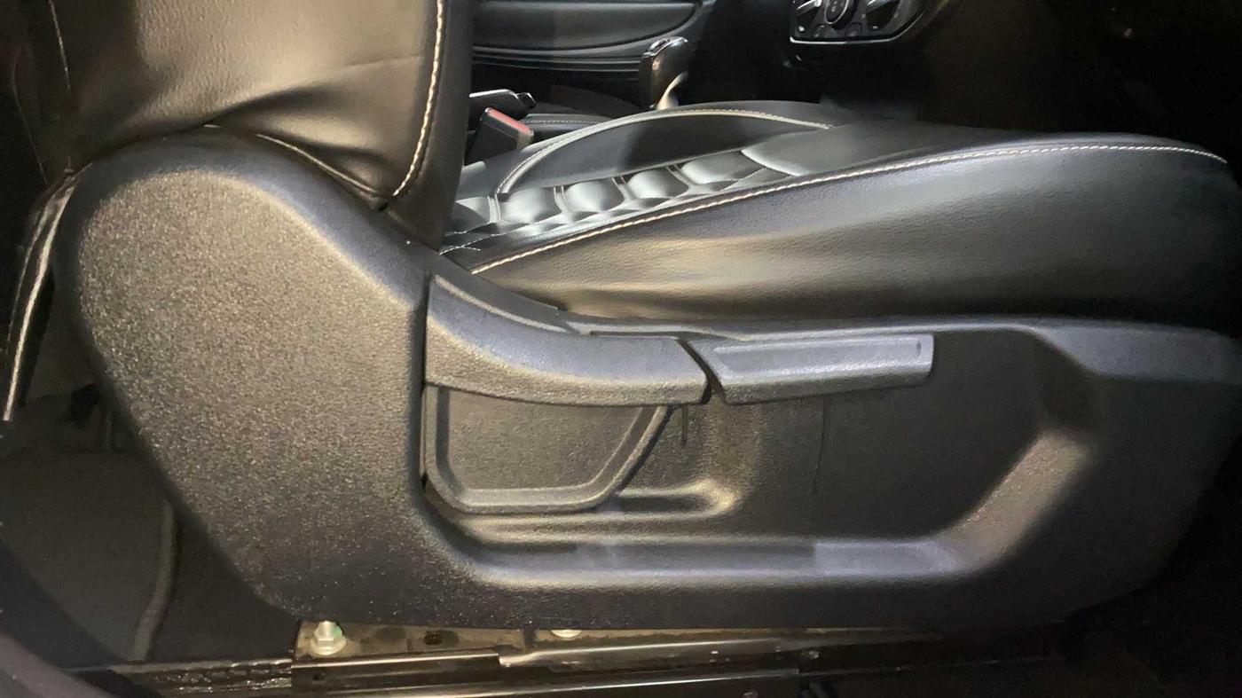 2022 Hyundai NEW I20 SPORTZ 1.5 MT, Diesel, Manual, 26,303 km, Driver Side Adjustment Panel