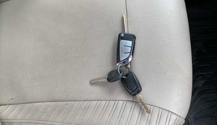 2018 Hyundai NEW SANTRO SPORTZ CNG, CNG, Manual, 78,461 km, Key Close Up