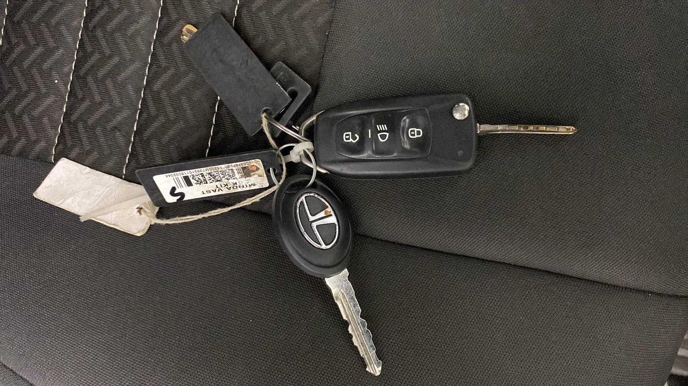 2018 Tata Tiago XT PETROL, Petrol, Manual, 95,067 km, Key Close Up