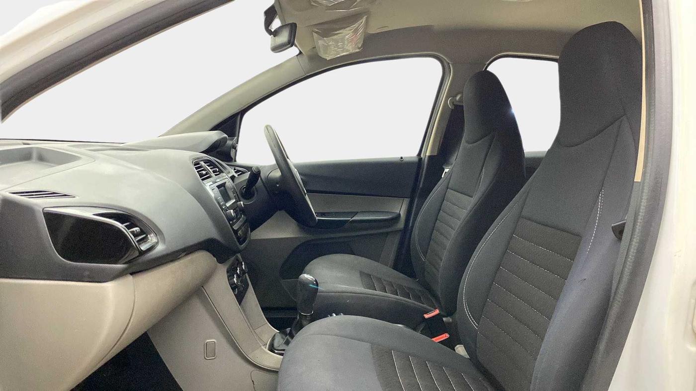 2018 Tata Tiago XT PETROL, Petrol, Manual, 95,067 km, Right Side Front Door Cabin