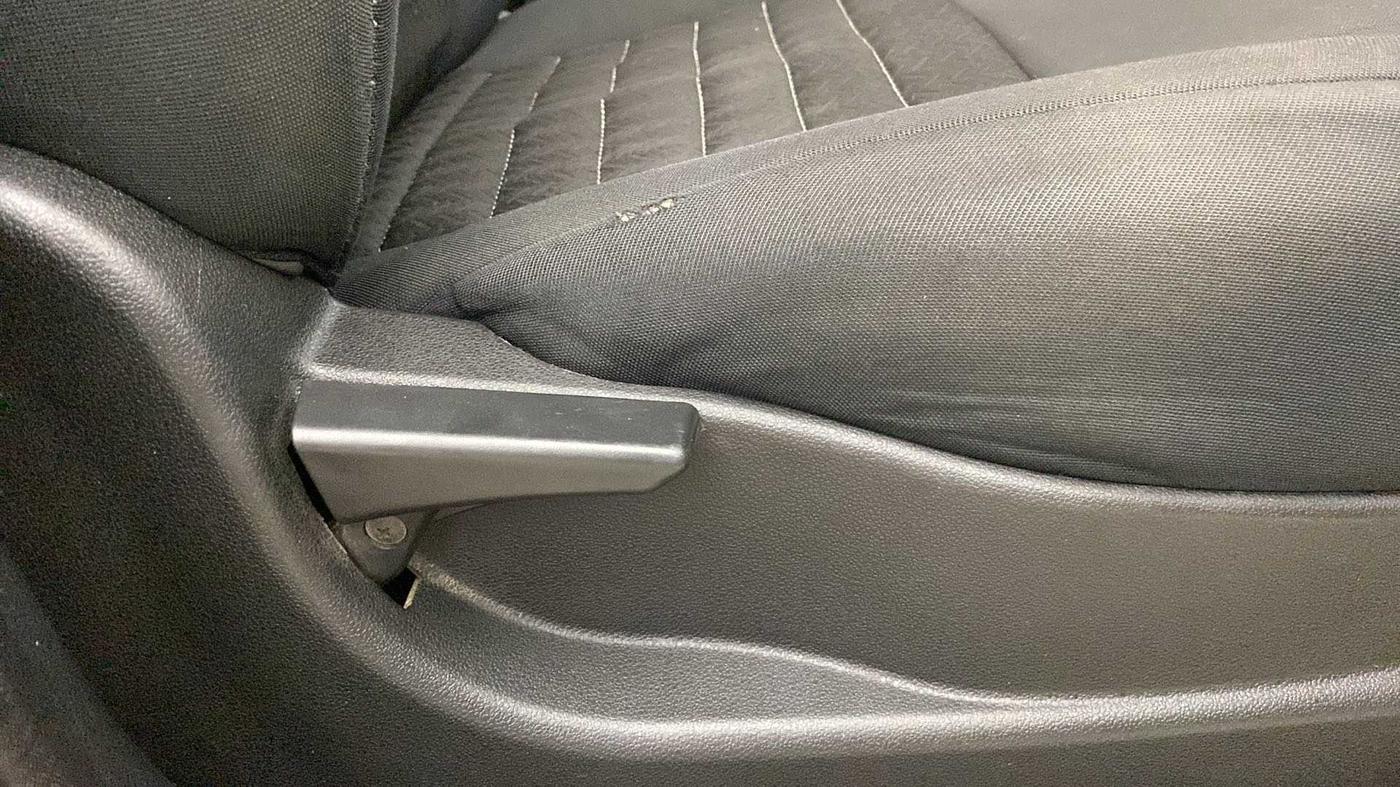 2018 Tata Tiago XT PETROL, Petrol, Manual, 95,067 km, Driver Side Adjustment Panel