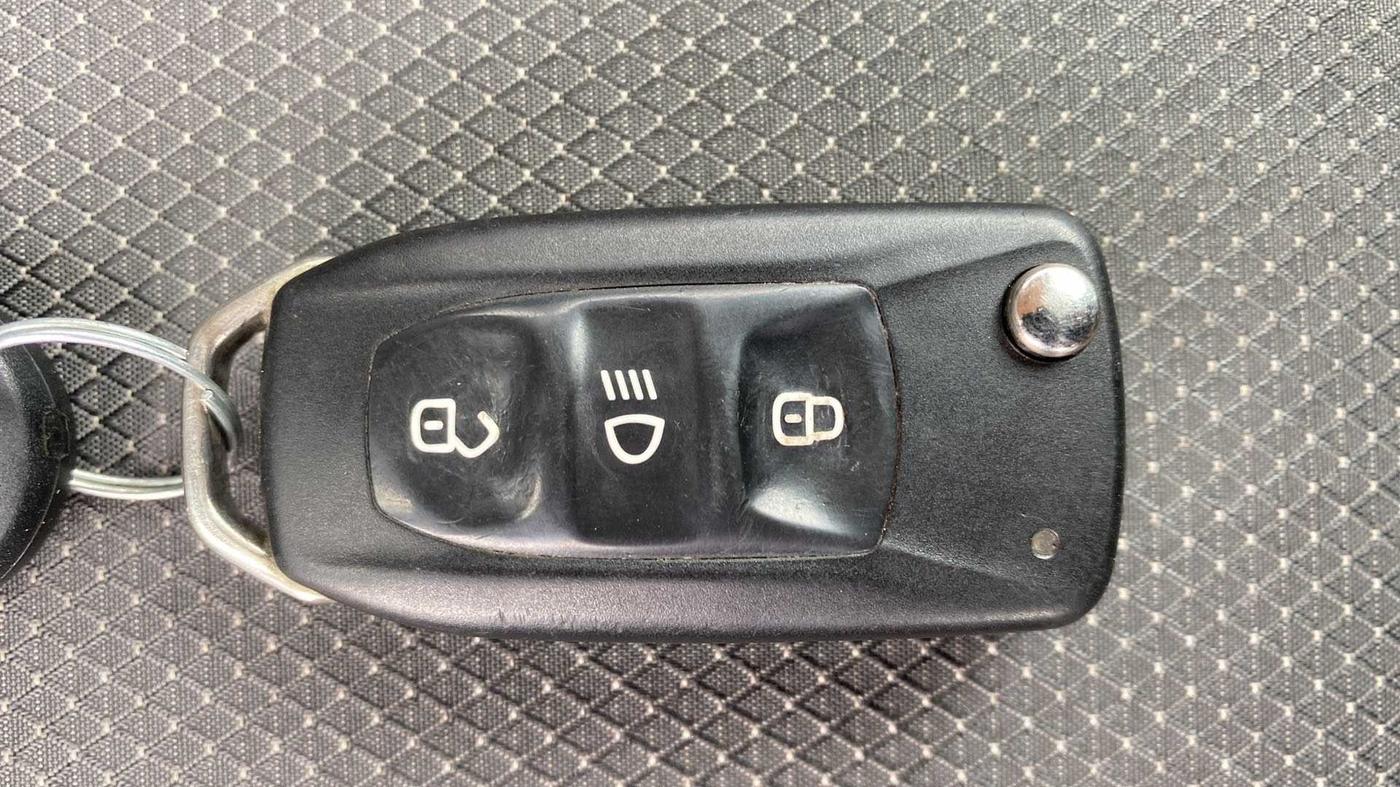 2017 Tata Tiago XT PETROL, Petrol, Manual, 60,536 km, Key Close Up