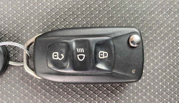 2017 Tata Tiago XT PETROL, Petrol, Manual, 60,536 km, Key Close Up