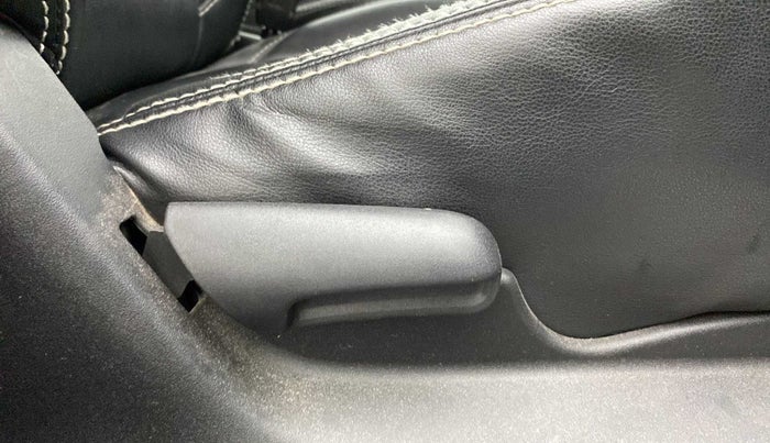 2017 Maruti Vitara Brezza VDI (O), Diesel, Manual, 45,146 km, Driver Side Adjustment Panel