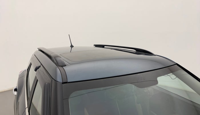 2022 Mahindra XUV300 W6 1.2 PETROL AMT, Petrol, Automatic, 4,111 km, Roof