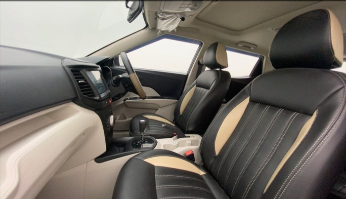2022 Mahindra XUV300 W6 1.2 PETROL AMT, Petrol, Automatic, 4,111 km, Right Side Front Door Cabin