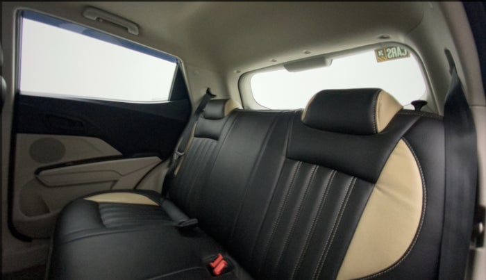 2022 Mahindra XUV300 W6 1.2 PETROL AMT, Petrol, Automatic, 4,111 km, Right Side Rear Door Cabin