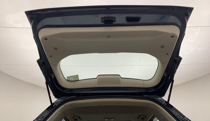 2022 Mahindra XUV300 W6 1.2 PETROL AMT, Petrol, Automatic, 4,111 km, Boot Door Open