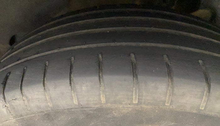 2018 Maruti Swift ZXI, Petrol, Manual, 70,366 km, Left Rear Tyre Tread