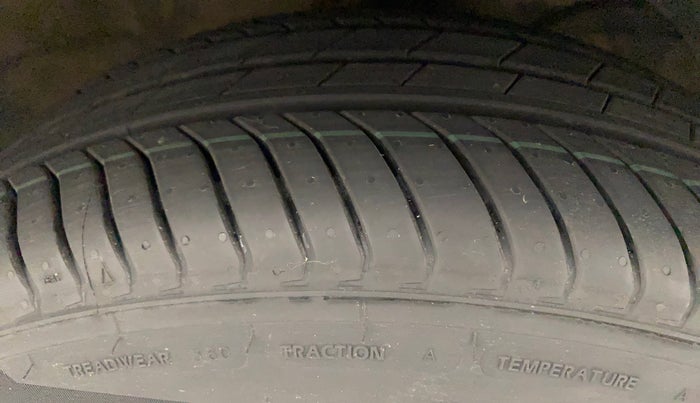 2018 Maruti Swift ZXI, Petrol, Manual, 70,366 km, Right Front Tyre Tread