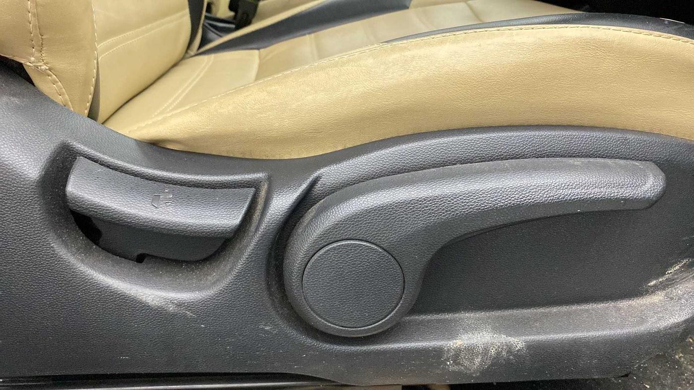 2019 Hyundai Elite i20 SPORTZ PLUS 1.2, Petrol, Manual, 25,914 km, Driver Side Adjustment Panel