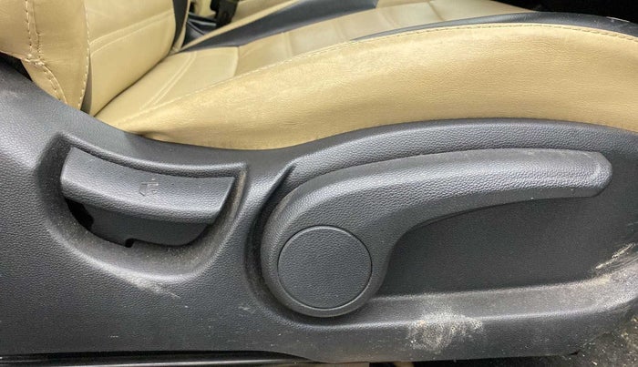 2019 Hyundai Elite i20 SPORTZ PLUS 1.2, Petrol, Manual, 25,914 km, Driver Side Adjustment Panel