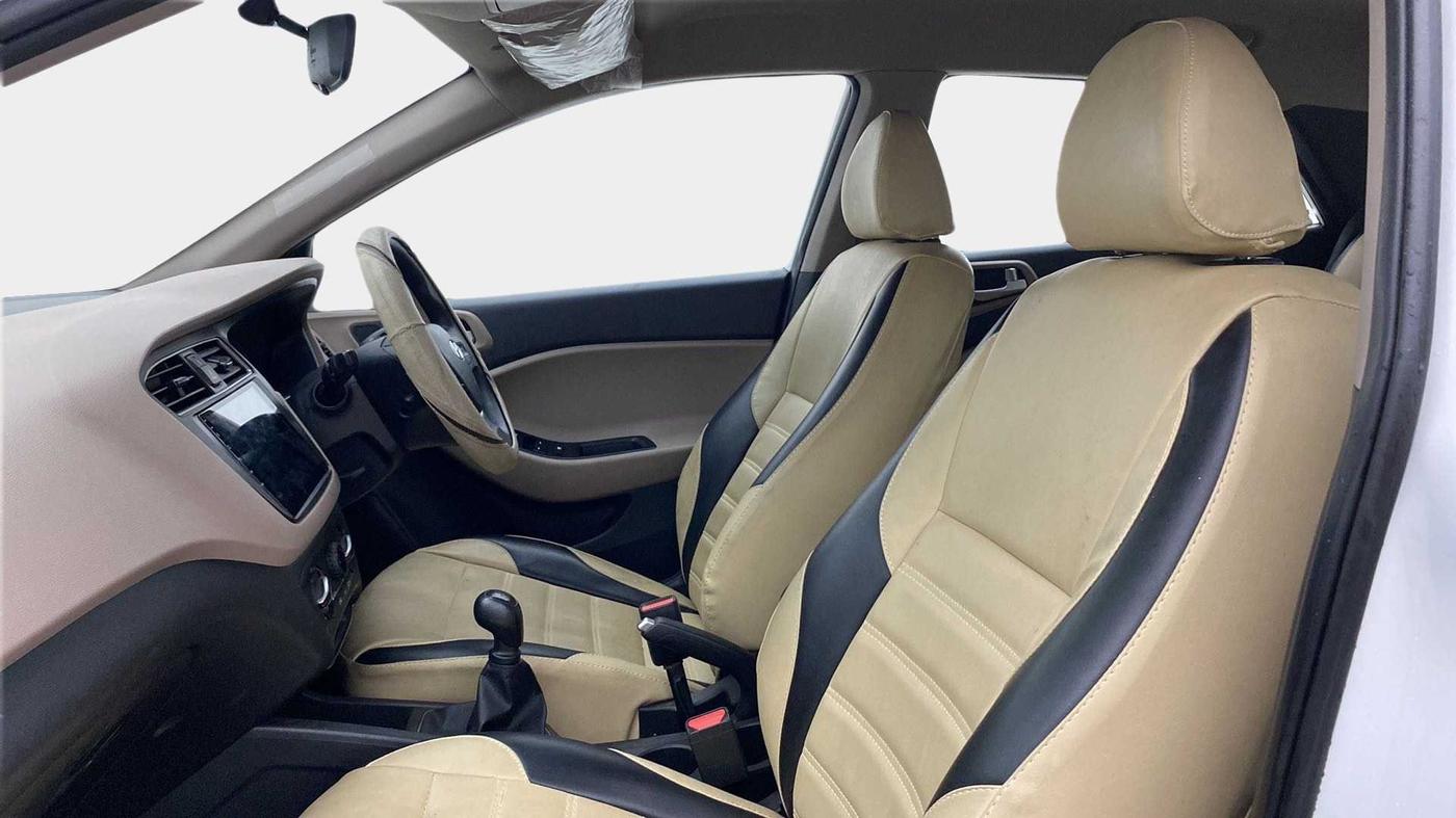 2019 Hyundai Elite i20 SPORTZ PLUS 1.2, Petrol, Manual, 25,914 km, Right Side Front Door Cabin