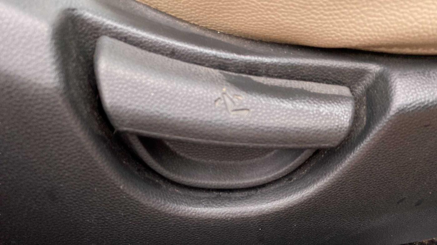 2018 Hyundai Xcent E+, Petrol, Manual, 73,536 km, Driver Side Adjustment Panel