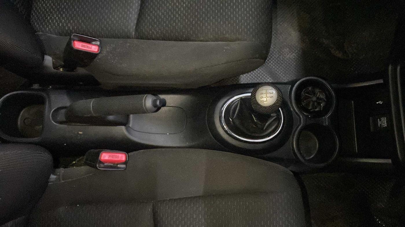 2016 Honda BR-V 1.5L I-VTEC V, Petrol, Manual, 25,920 km, Gear Lever
