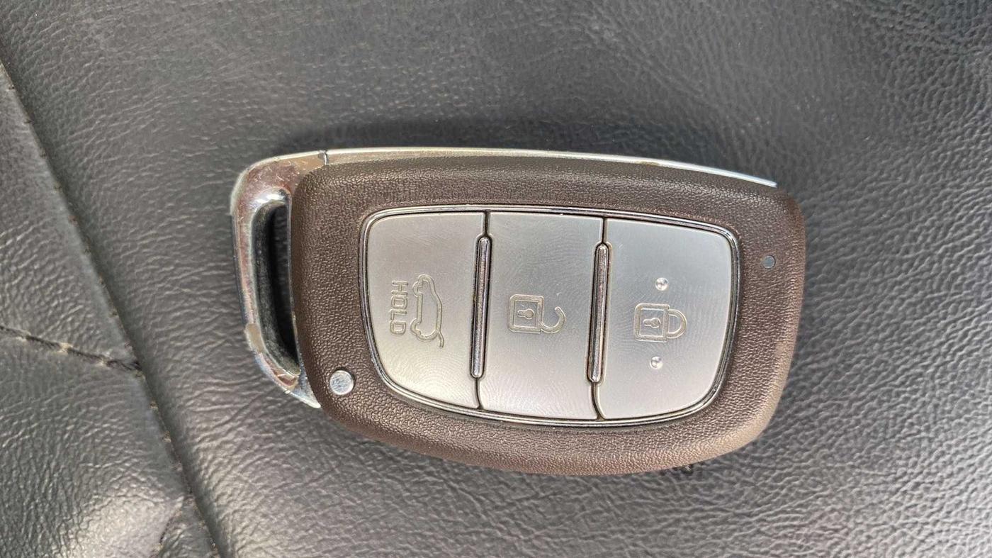 2019 Hyundai Elite i20 ASTA 1.2 (O), Petrol, Manual, 27,420 km, Key Close Up