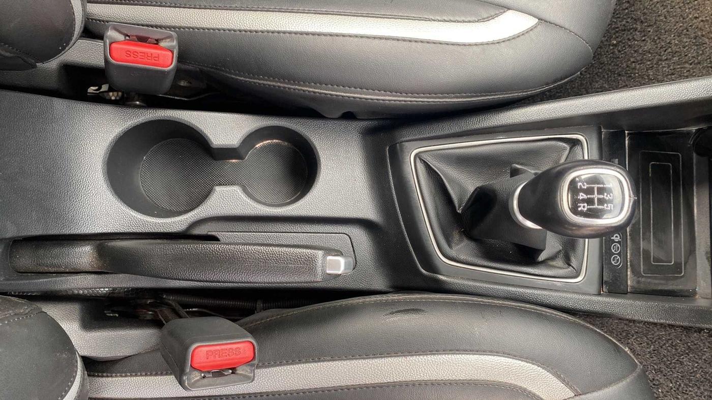 2019 Hyundai Elite i20 ASTA 1.2 (O), Petrol, Manual, 27,420 km, Gear Lever