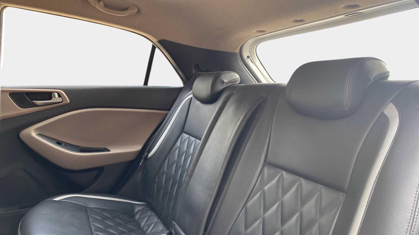 2019 Hyundai Elite i20 ASTA 1.2 (O), Petrol, Manual, 27,420 km, Right Side Rear Door Cabin
