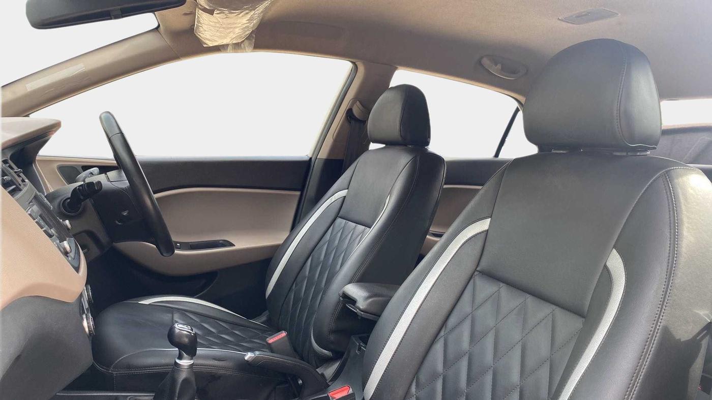 2019 Hyundai Elite i20 ASTA 1.2 (O), Petrol, Manual, 27,420 km, Right Side Front Door Cabin