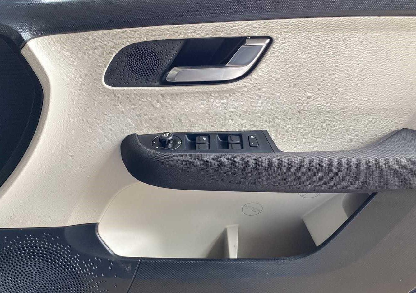 2023 Tata ALTROZ XZ PLUS DIESEL, Diesel, Manual, 38,220 km, Driver Side Door Panels Control