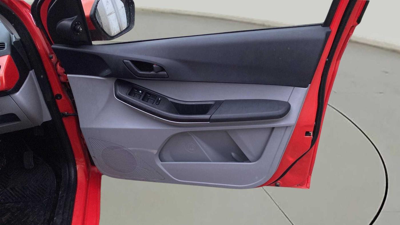 2021 Tata Tiago XZ PETROL, Petrol, Manual, 4,417 km, Driver Side Door Panels Control