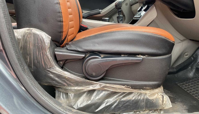 2018 Tata NEXON XZ PLUS PETROL, Petrol, Manual, 28,088 km, Driver Side Adjustment Panel