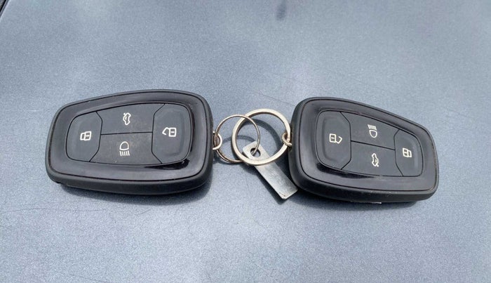 2018 Tata NEXON XZ PLUS PETROL, Petrol, Manual, 28,088 km, Key Close Up