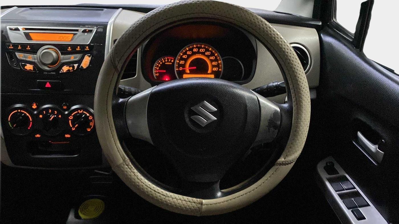 2014 Maruti Wagon R 1.0 VXI, Petrol, Manual, 43,024 km, Steering Wheel Close Up