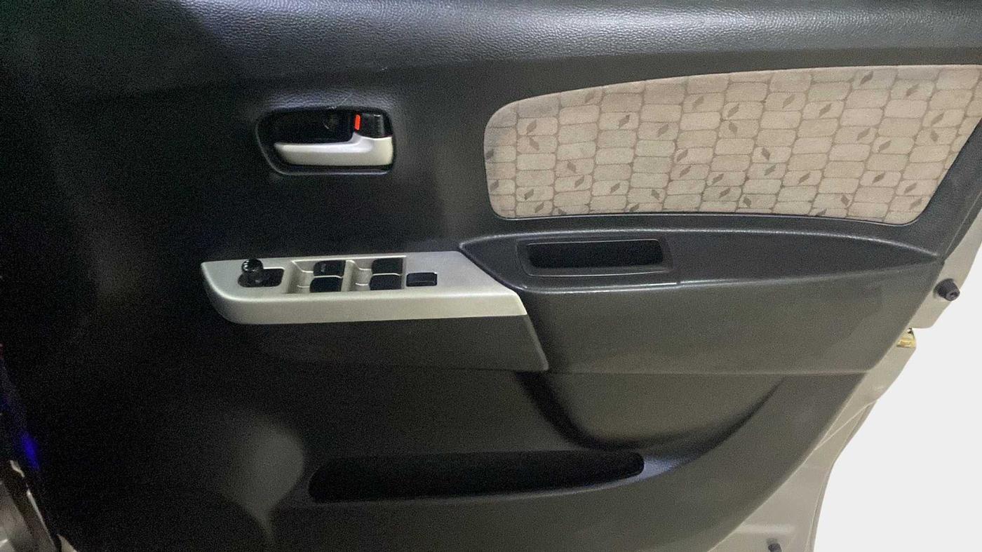 2014 Maruti Wagon R 1.0 VXI, Petrol, Manual, 43,024 km, Driver Side Door Panels Control