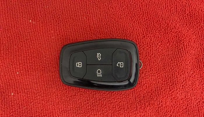 2022 Tata PUNCH CREATIVE  1.2 RTN DUAL TONE, Petrol, Manual, 20,354 km, Key Close Up