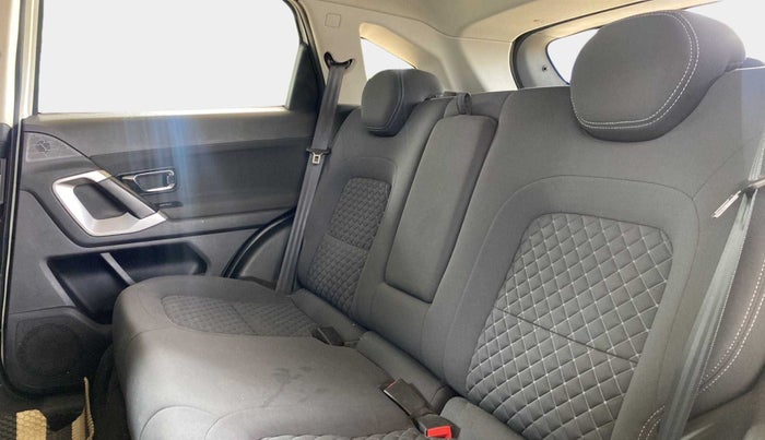 2019 Tata Harrier XT 2.0L KRYOTEC, Diesel, Manual, 36,188 km, Right Side Rear Door Cabin