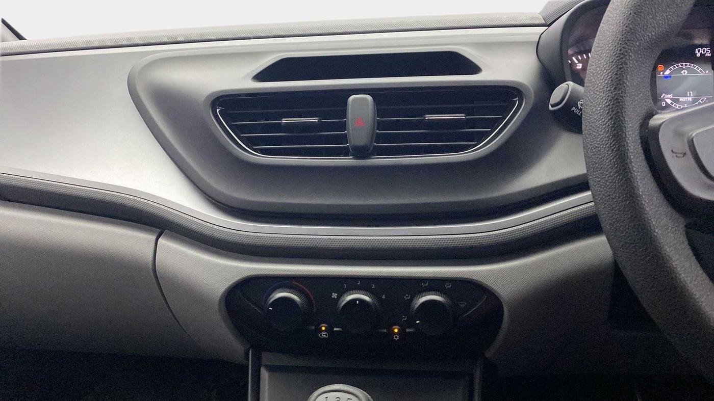 2021 Tata ALTROZ XE PETROL, Petrol, Manual, 9,970 km, Air Conditioner