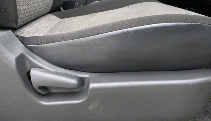2012 Maruti Wagon R 1.0 LXI CNG, CNG, Manual, 54,247 km, Driver Side Adjustment Panel
