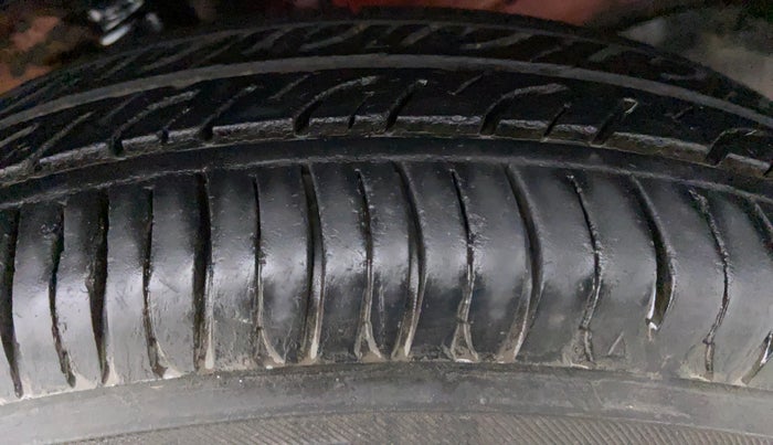 2012 Maruti Wagon R 1.0 LXI CNG, CNG, Manual, 54,247 km, Left Front Tyre Tread