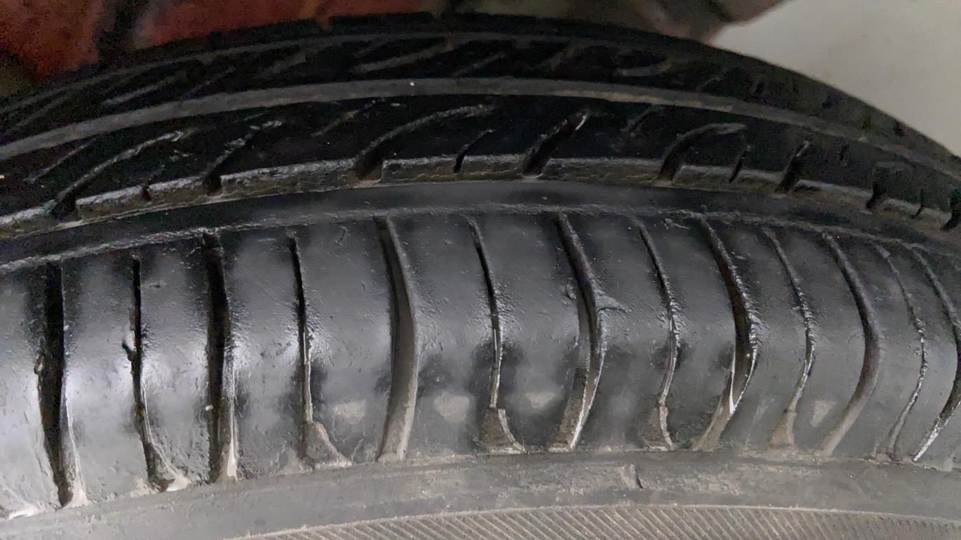 2012 Maruti Wagon R 1.0 LXI CNG, CNG, Manual, 54,247 km, Left Rear Tyre Tread