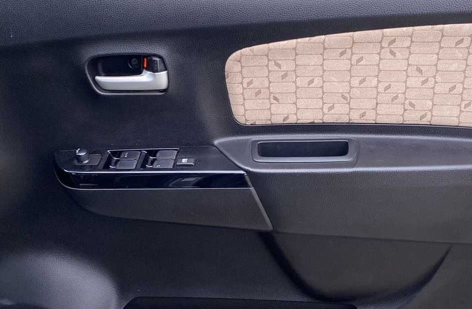 2017 Maruti Wagon R 1.0 VXI, Petrol, Manual, 22,789 km, Driver Side Door Panels Control