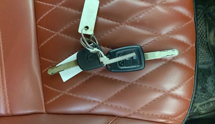 2018 Honda Amaze 1.2L I-VTEC S, CNG, Manual, 76,942 km, Key Close Up