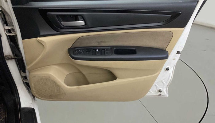 2018 Honda Amaze 1.2L I-VTEC S, CNG, Manual, 76,942 km, Driver Side Door Panels Control