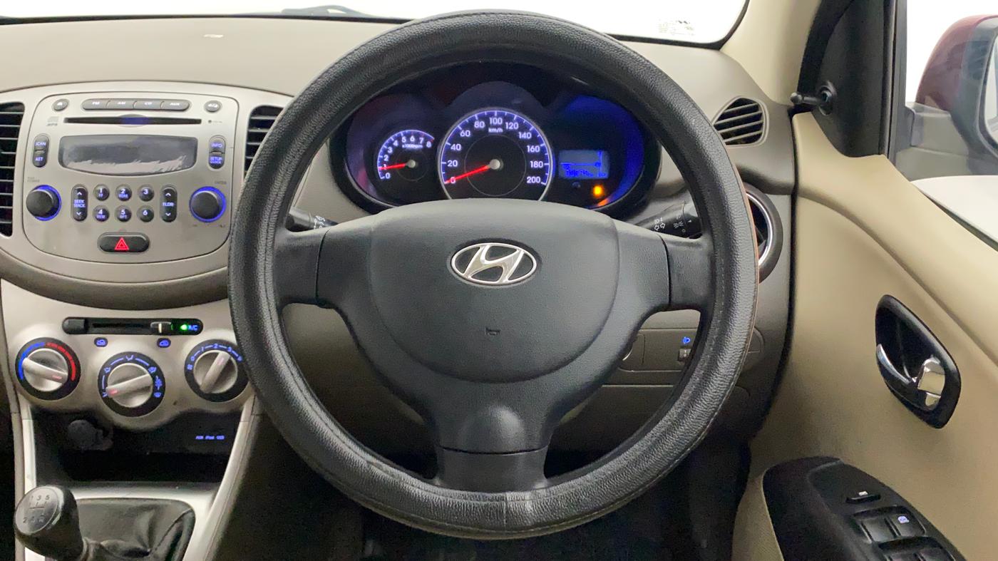 2015 Hyundai i10 SPORTZ 1.1, Petrol, Manual, 39,873 km, Steering Wheel Close Up