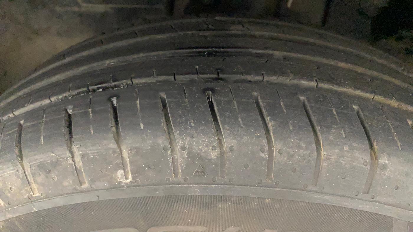 2022 Tata PUNCH ADVENTURE MT, Petrol, Manual, 20,117 km, Left Front Tyre Tread