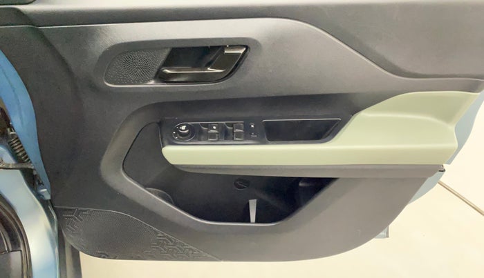 2022 Tata PUNCH ADVENTURE MT, Petrol, Manual, 20,117 km, Driver Side Door Panels Control